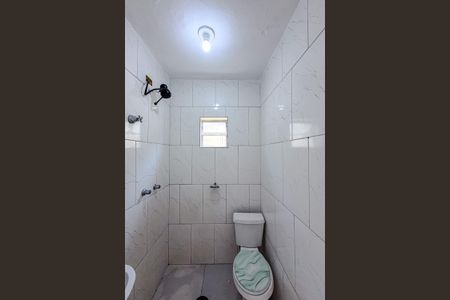 Banheiro de casa para alugar com 2 quartos, 40m² em Vila Carioca, São Paulo