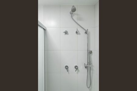 Banheiro de apartamento para alugar com 1 quarto, 27m² em Brooklin, São Paulo