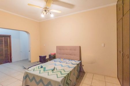 Casa à venda com 250m², 2 quartos e 2 vagas Casa à venda com 250m², 2 quartos e 2 vagasQuarto