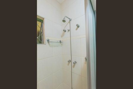 Casa à venda com 250m², 2 quartos e 2 vagas Casa à venda com 250m², 2 quartos e 2 vagasBanheiro