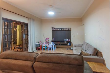 Casa à venda com 250m², 2 quartos e 2 vagas Casa à venda com 250m², 2 quartos e 2 vagasSala