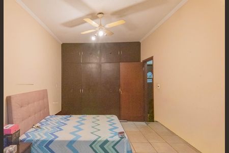 Casa à venda com 250m², 2 quartos e 2 vagas Casa à venda com 250m², 2 quartos e 2 vagasQuarto