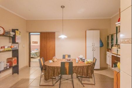 Casa à venda com 250m², 2 quartos e 2 vagas Casa à venda com 250m², 2 quartos e 2 vagasCozinha