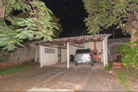 Casa à venda com 250m², 2 quartos e 2 vagas Casa à venda com 250m², 2 quartos e 2 vagasGaragem