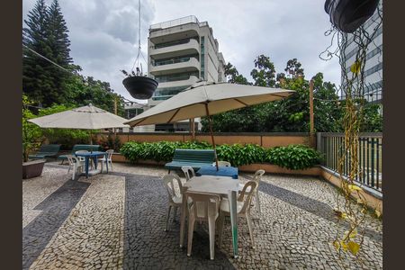 Apartamento à venda com 67m², 2 quartos e 1 vaga Apartamento à venda com 67m², 2 quartos e 1 vagaÁrea comum - Playground