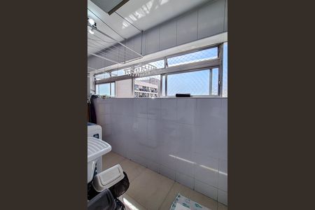 Apartamento à venda com 127m², 3 quartos e 3 vagas Apartamento à venda com 127m², 3 quartos e 3 vagasÁrea de Serviço