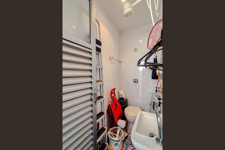 Apartamento à venda com 127m², 3 quartos e 3 vagas Apartamento à venda com 127m², 3 quartos e 3 vagasBanheiro de serviço