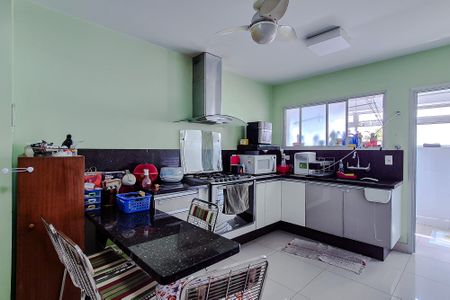 Apartamento à venda com 127m², 3 quartos e 3 vagas Apartamento à venda com 127m², 3 quartos e 3 vagasCozinha