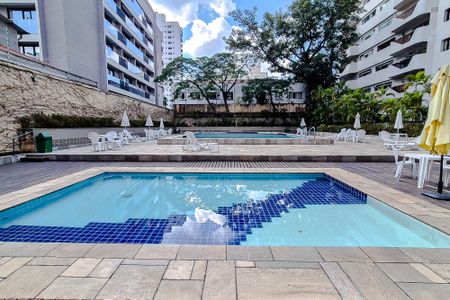 Apartamento à venda com 127m², 3 quartos e 3 vagas Apartamento à venda com 127m², 3 quartos e 3 vagasÁrea comum - Piscina