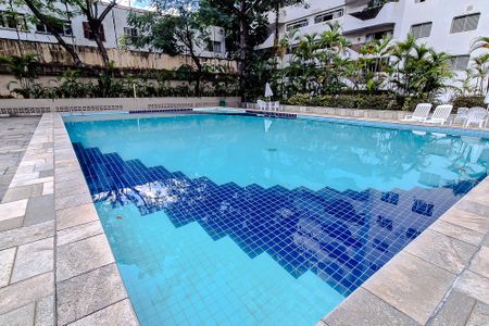 Apartamento à venda com 127m², 3 quartos e 3 vagas Apartamento à venda com 127m², 3 quartos e 3 vagasÁrea comum - Piscina
