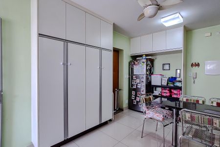 Apartamento à venda com 127m², 3 quartos e 3 vagas Apartamento à venda com 127m², 3 quartos e 3 vagasCozinha