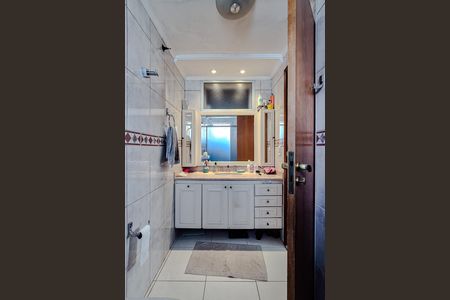Apartamento à venda com 127m², 3 quartos e 3 vagas Apartamento à venda com 127m², 3 quartos e 3 vagasBanheiro da Suíte