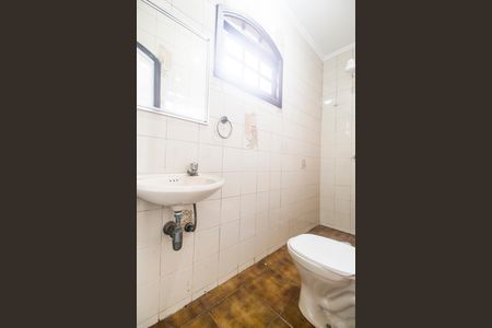 Casa de condomínio para alugar com 450m², 2 quartos e 5 vagasBanheiro de serviço