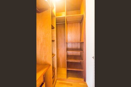 Casa de condomínio para alugar com 450m², 2 quartos e 5 vagasCloset da suíte