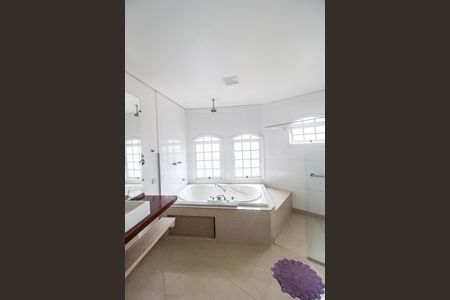 Casa de condomínio para alugar com 450m², 2 quartos e 5 vagasBanheiro da Suíte