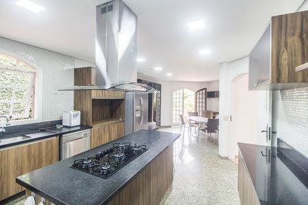 Casa de condomínio para alugar com 450m², 2 quartos e 5 vagasCozinha