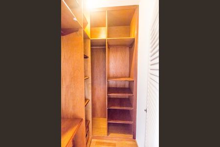 Casa de condomínio para alugar com 450m², 2 quartos e 5 vagasCloset da suíte