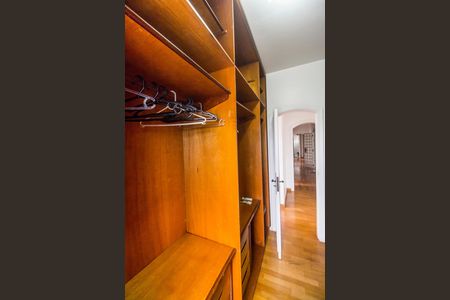 Casa de condomínio para alugar com 450m², 2 quartos e 5 vagasCloset da suíte