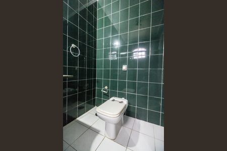 Casa de condomínio para alugar com 450m², 2 quartos e 5 vagasBanheiro da Suíte