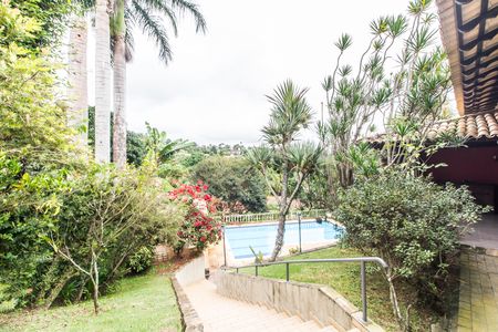 Casa de condomínio para alugar com 450m², 2 quartos e 5 vagasEscada