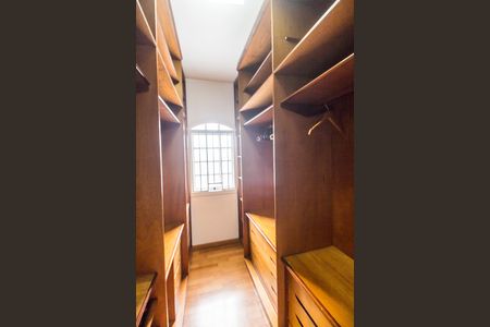 Casa de condomínio para alugar com 450m², 2 quartos e 5 vagasCloset da suíte