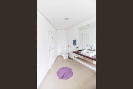 Casa de condomínio para alugar com 450m², 2 quartos e 5 vagasBanheiro da Suíte