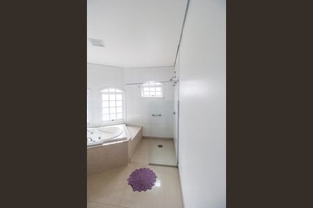 Casa de condomínio para alugar com 450m², 2 quartos e 5 vagasBanheiro da Suíte