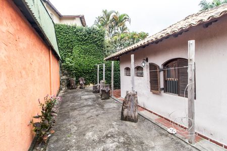 Casa de condomínio para alugar com 450m², 2 quartos e 5 vagasQuintal