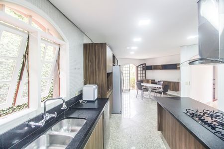 Casa de condomínio para alugar com 450m², 2 quartos e 5 vagasCozinha