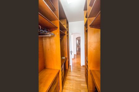 Casa de condomínio para alugar com 450m², 2 quartos e 5 vagasCloset da suíte