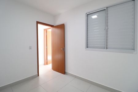 Quarto 1 de apartamento para alugar com 2 quartos, 58m² em Dona Zulmira, Uberlândia