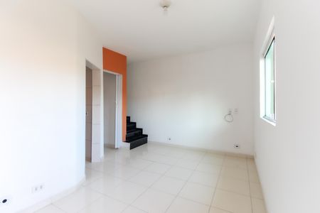 Sala de casa de condomínio para alugar com 2 quartos, 90m² em Vila Princesa Isabel, São Paulo
