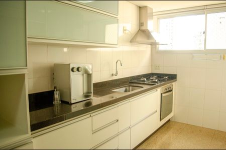 Apartamento para alugar com 146m², 4 quartos e 2 vagas