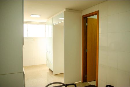 Apartamento para alugar com 146m², 4 quartos e 2 vagas
