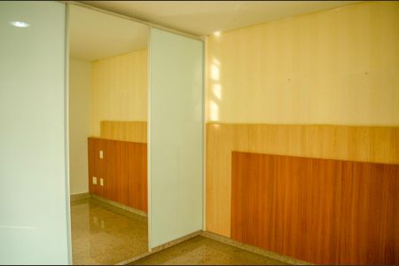 Apartamento para alugar com 146m², 4 quartos e 2 vagas