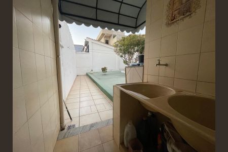 Casa à venda com 133m², 3 quartos e 2 vagas Casa à venda com 133m², 3 quartos e 2 vagasÁrea de serviço