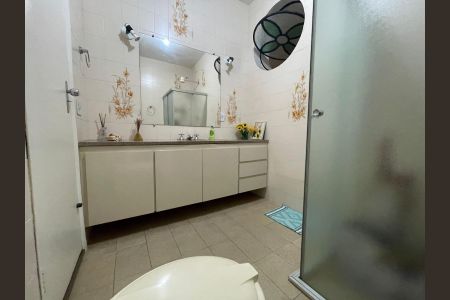 Casa à venda com 133m², 3 quartos e 2 vagas Casa à venda com 133m², 3 quartos e 2 vagasBanheiro