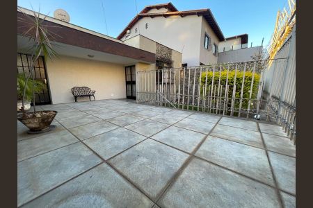 Casa à venda com 133m², 3 quartos e 2 vagas Casa à venda com 133m², 3 quartos e 2 vagasÁrea externa