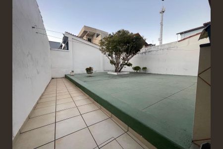 Casa à venda com 133m², 3 quartos e 2 vagas Casa à venda com 133m², 3 quartos e 2 vagasÁrea externa