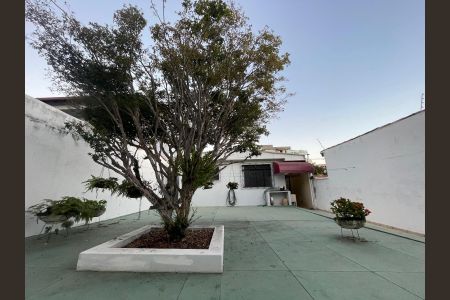 Casa à venda com 133m², 3 quartos e 2 vagas Casa à venda com 133m², 3 quartos e 2 vagasÁrea externa