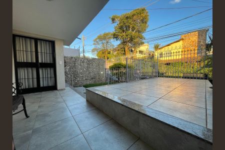 Casa à venda com 133m², 3 quartos e 2 vagas Casa à venda com 133m², 3 quartos e 2 vagasÁrea externa