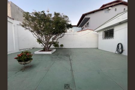 Casa à venda com 133m², 3 quartos e 2 vagas Casa à venda com 133m², 3 quartos e 2 vagasÁrea externa
