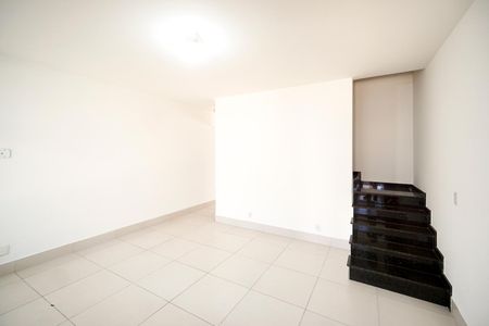 Sala de casa à venda com 3 quartos, 139m² em Vila Carrão, São Paulo