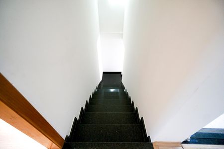 Escada de casa à venda com 3 quartos, 139m² em Vila Carrão, São Paulo