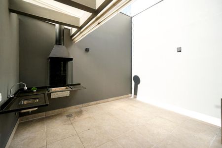 Quintal de casa à venda com 3 quartos, 139m² em Vila Carrão, São Paulo