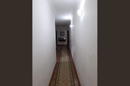 Casa para alugar com 680m², 5 quartos e 8 vagas Casa para alugar com 680m², 5 quartos e 8 vagasCorredor