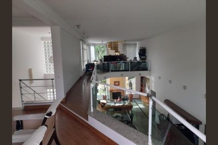 Casa para alugar com 680m², 5 quartos e 8 vagas Casa para alugar com 680m², 5 quartos e 8 vagasSala