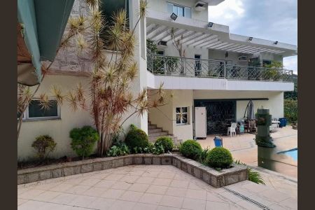 Casa para alugar com 680m², 5 quartos e 8 vagas Casa para alugar com 680m², 5 quartos e 8 vagasÁrea Externa