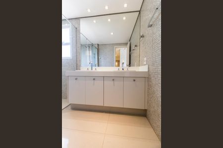Apartamento à venda com 202m², 3 quartos e 4 vagasBanheiro da Suíte