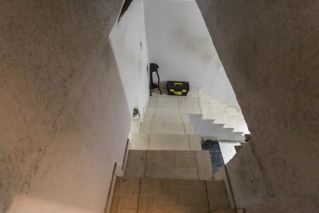 Casa para alugar com 240m², 3 quartos e 1 vaga Casa para alugar com 240m², 3 quartos e 1 vagaEscada
